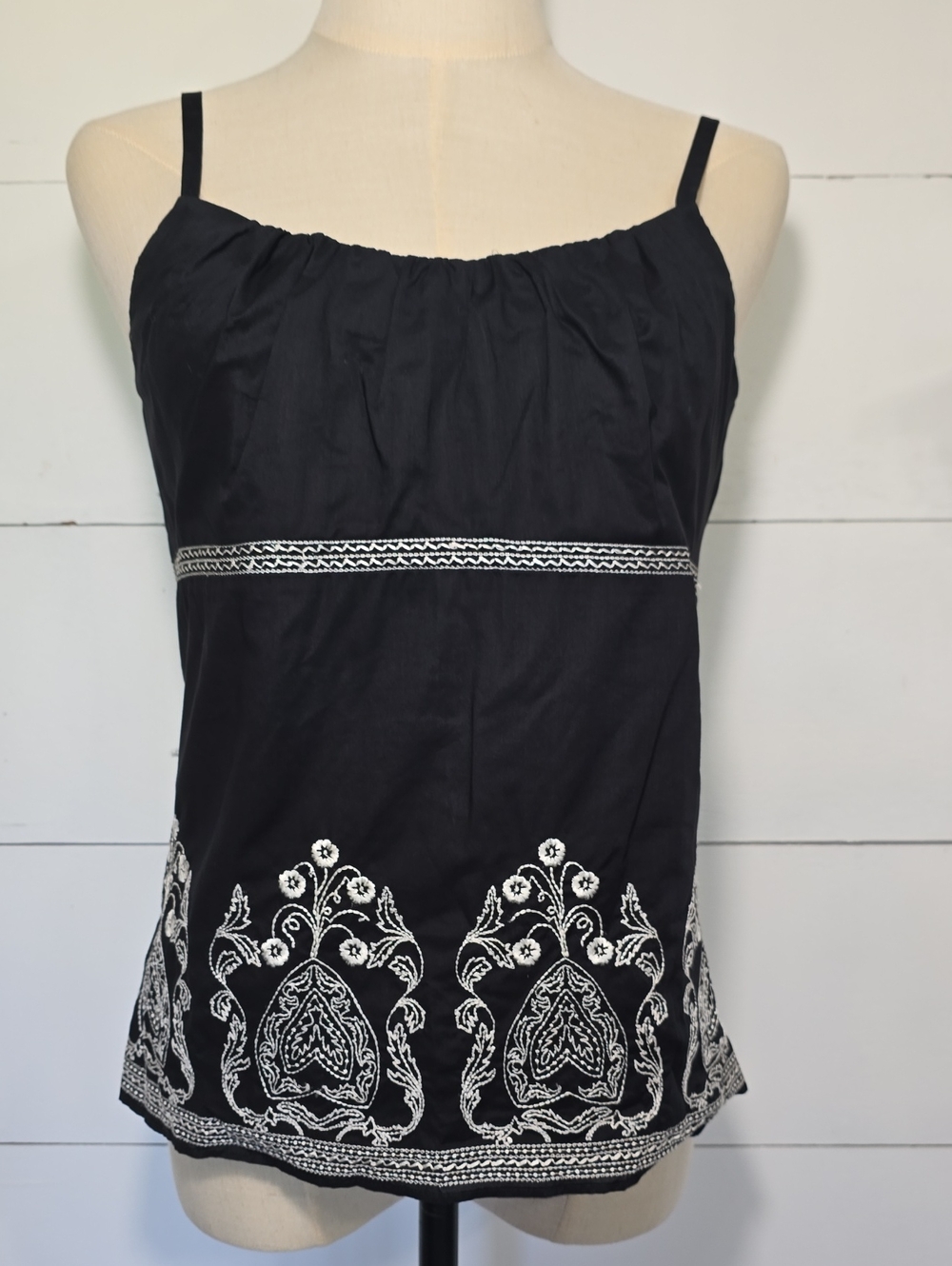 Ann Taylor 100% Cotton Black Embroidered Sleeveless Cami Tank Top - Size 6